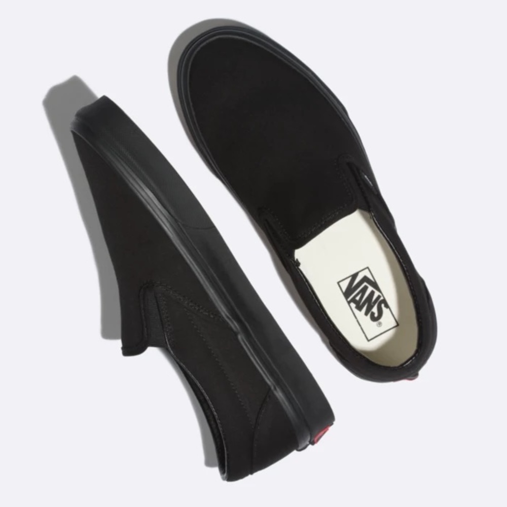 BLACK SLIP ON VANS